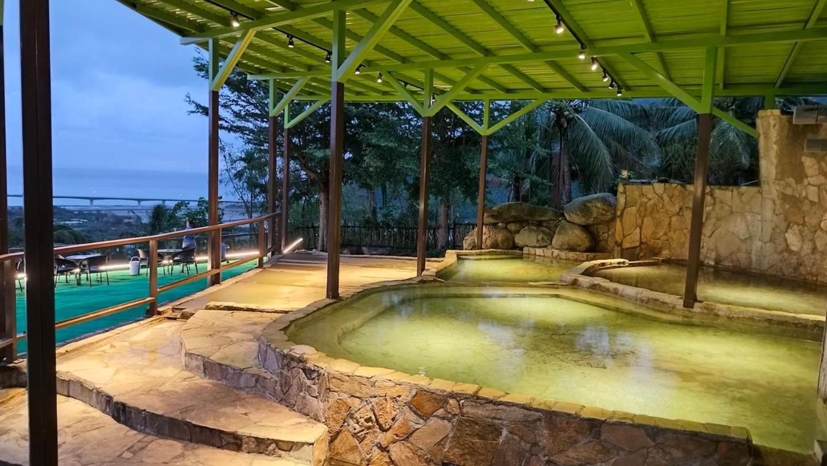 山水妍溫泉會館-台東館 Bed and Breakfast Taimali Exteriör bild